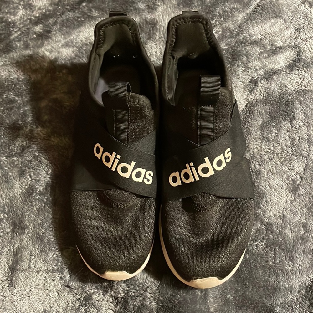 TENNIS SHOES - adidas